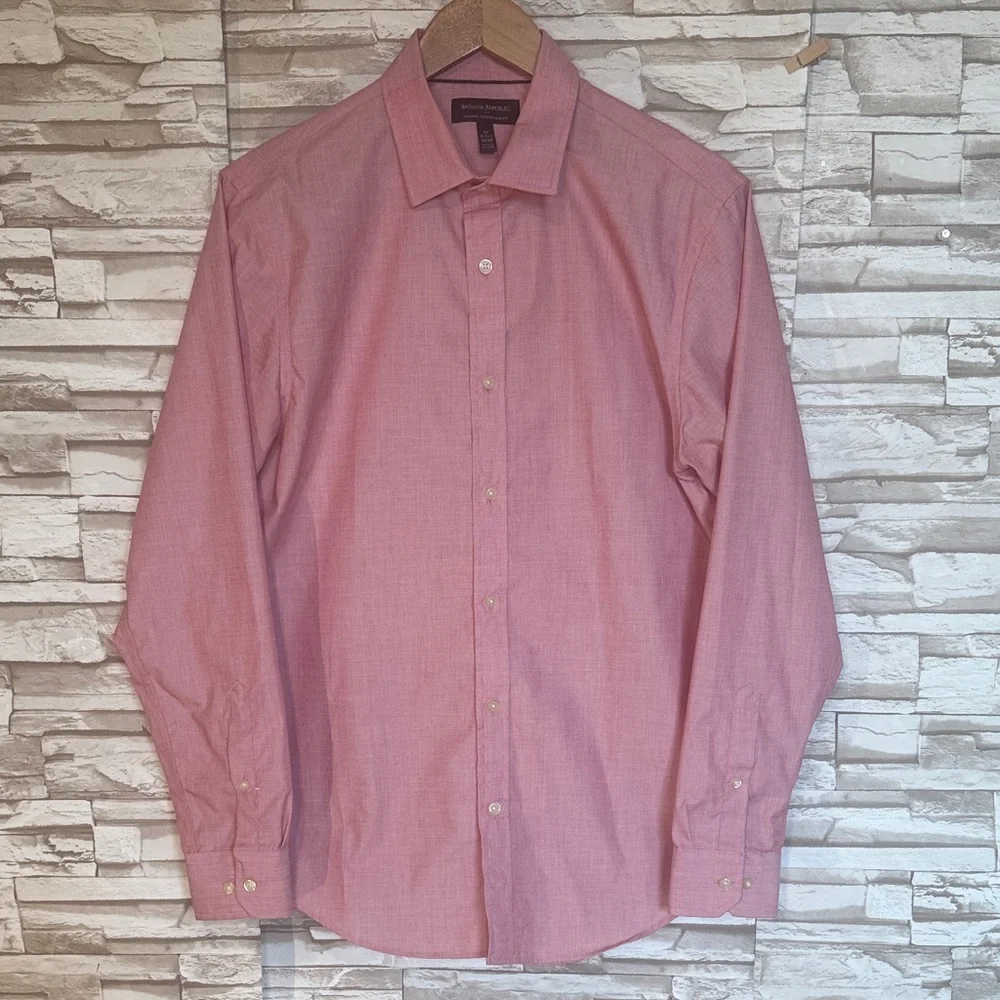 BANANA REPUBLIC Medium Sized Men's Classic Dress Shirt